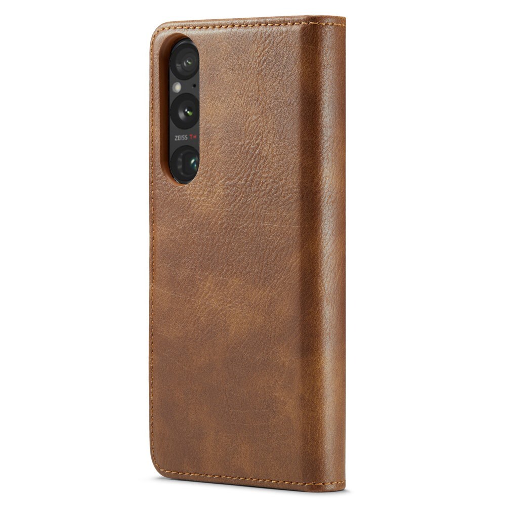 Sony Xperia 1 V Lommeboketui med avtakbart deksel, Cognac